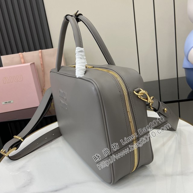 MIU MIU專櫃繆繆最新款二代肩帶款Beau手袋原廠皮手提公事包 jh2659型號：5BB117